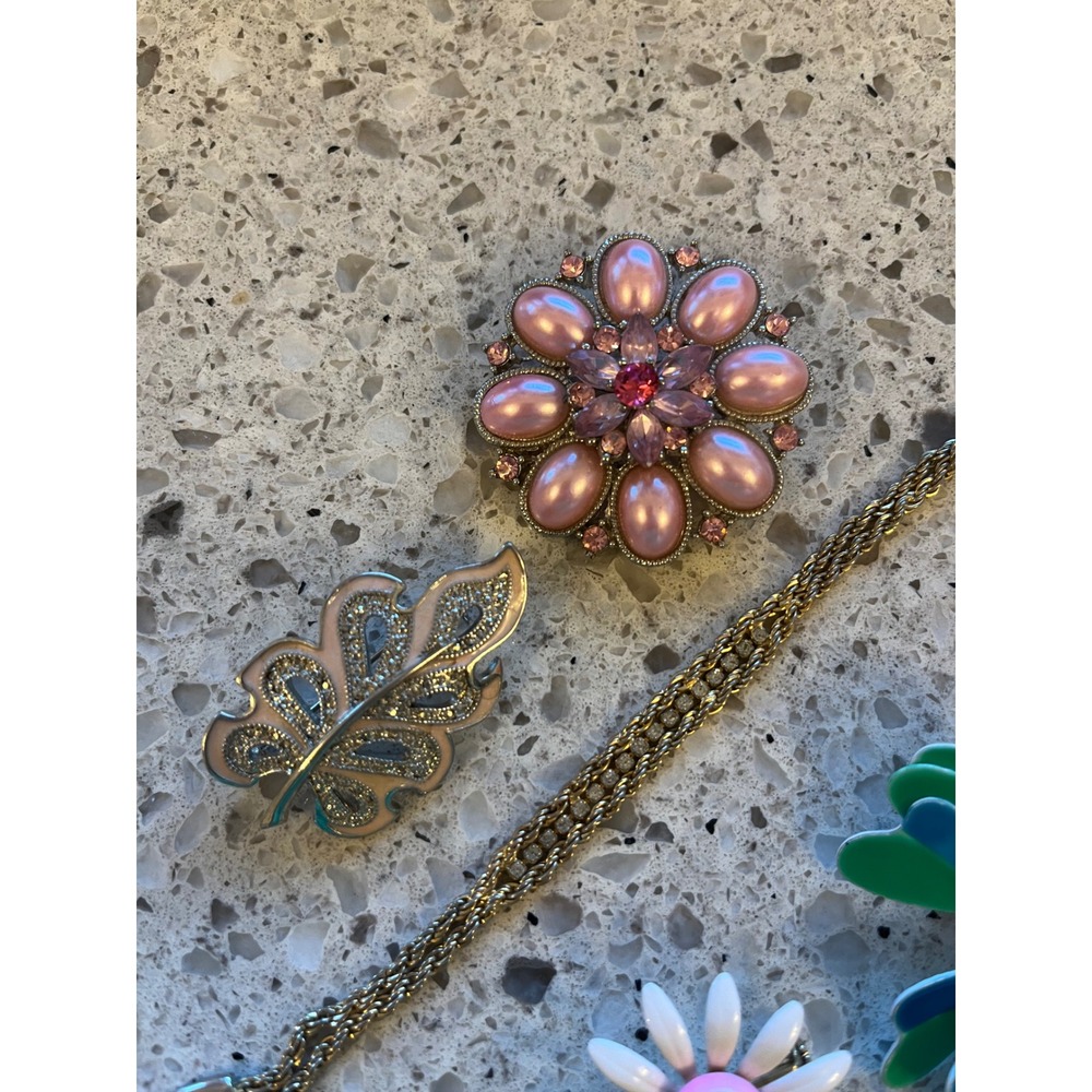 Vintage Costume Jewelry Lot Enamel Flower Brooches Rhinestone Pendants Bracelet - Picture 2 of 12